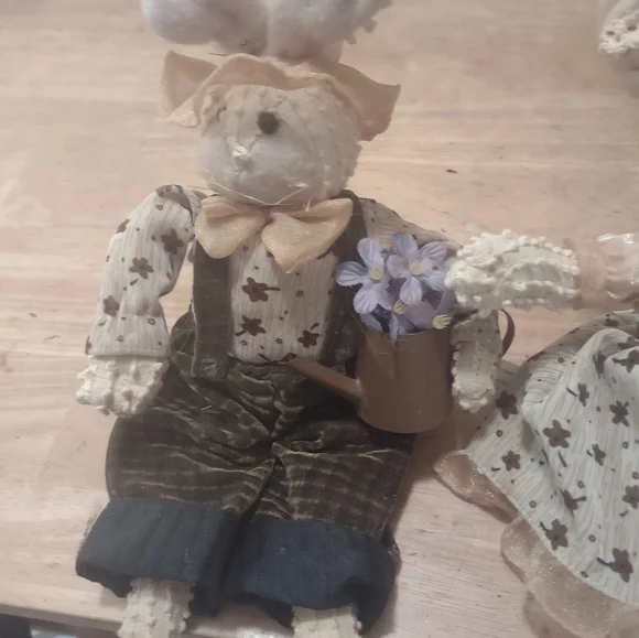 2 Primitive Rabbits - Picture 3 of 4